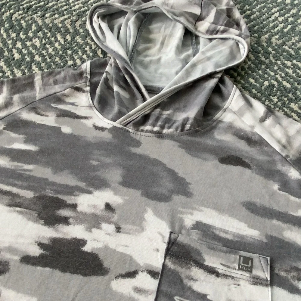 Huk Hoodie Mens Medium Gray Camo Shirt Long Sleeve Hooded Performance Fishing